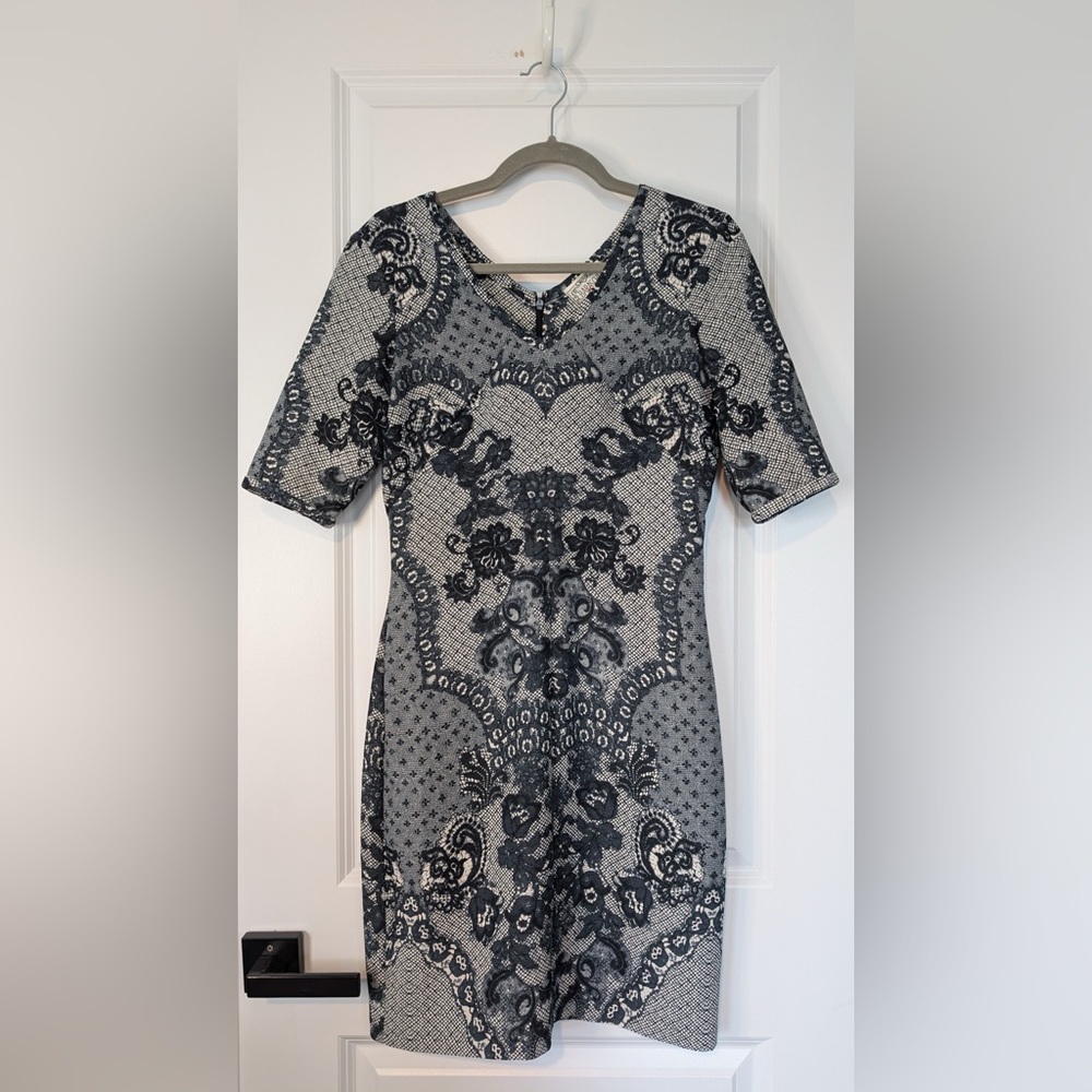 Yoana Baraschi Women’s Sketched Lace Print Dress V-neck Art to Wear Size 2